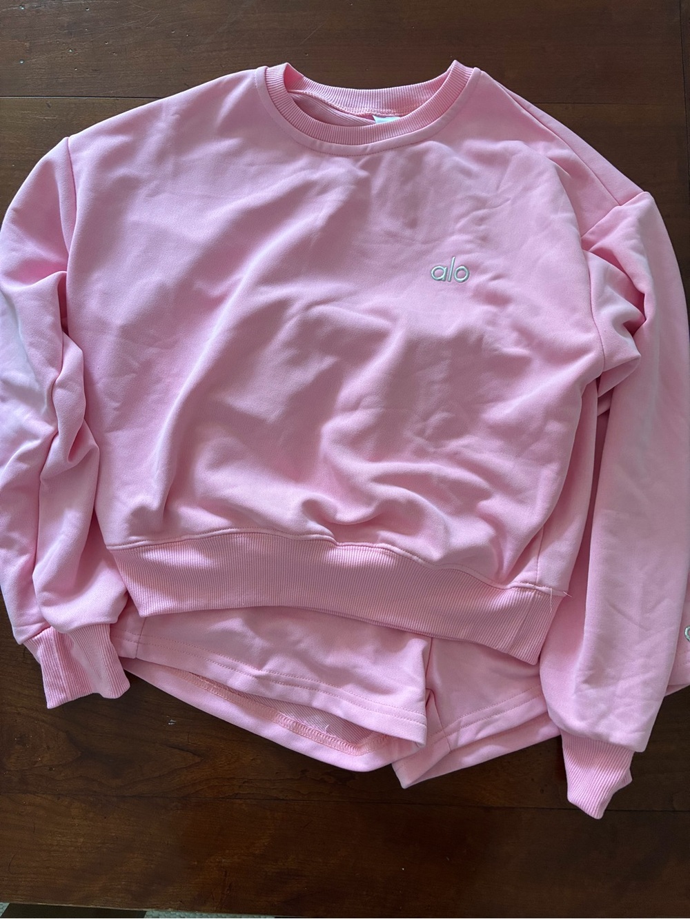 Alo women’s Pink & white yoga matching set